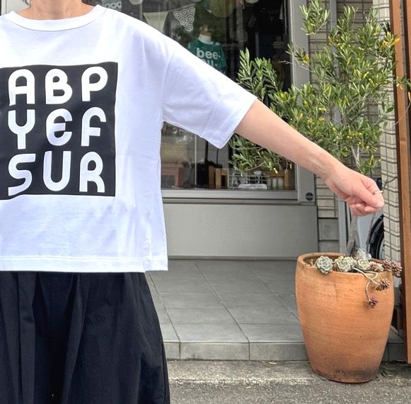 マオメイド Mao made タグ付き　キラキラt mao made｜コットン プリント Tシャツ “SUMMER DAYS TEE / LOGO